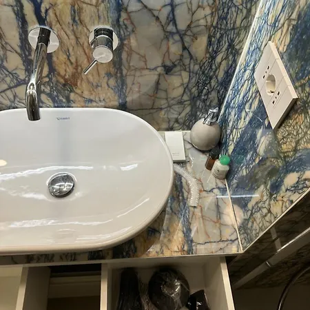 Private With Wi-fi Near Duomo Atena *